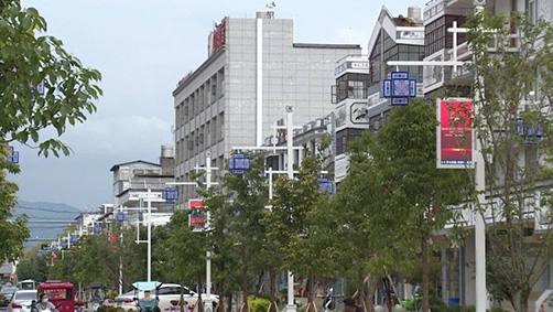 佰馬科技協(xié)同合作伙伴，針對(duì)云南大理休閑步行街場(chǎng)景，量身設(shè)計(jì)智慧路燈桿方案，項(xiàng)目兼具文化特色和功能實(shí)用性，為智慧城市增光添彩。